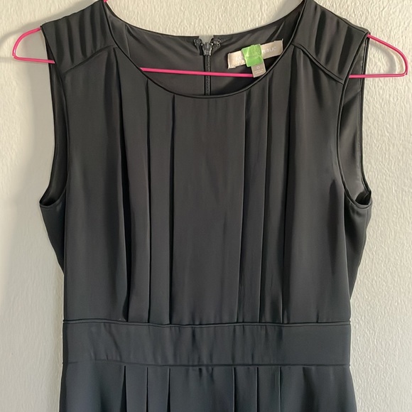 Banana Republic pleated dress - Picture 2 of 7